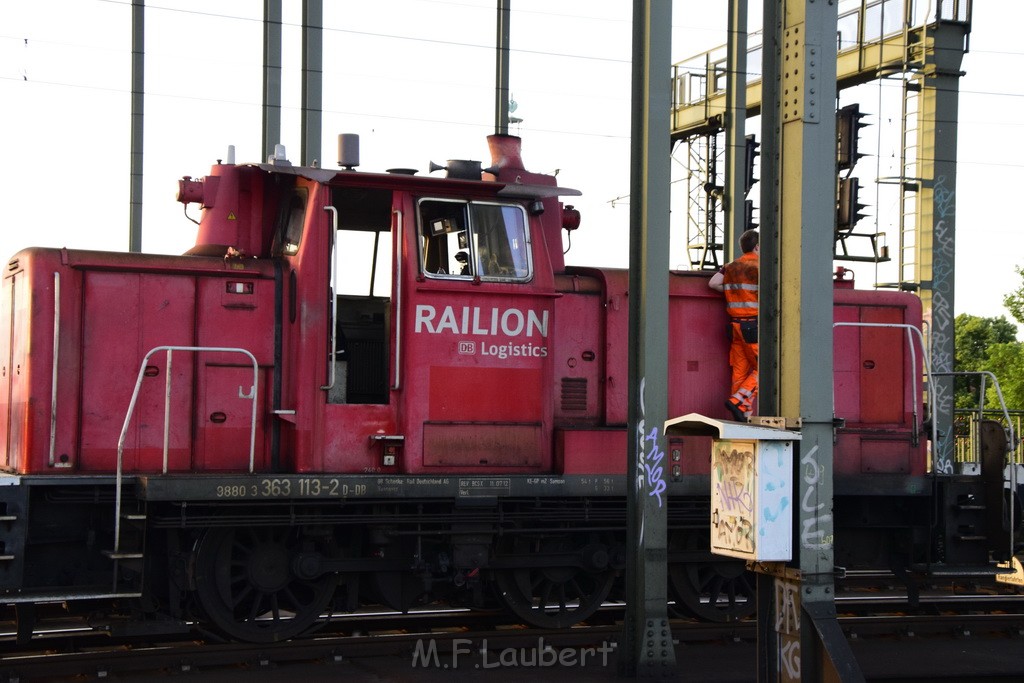 Zug 1 Koeln Deutz Hohenzollernbruecke Rich Rechtsrheinisch P37.JPG - Miklos Laubert